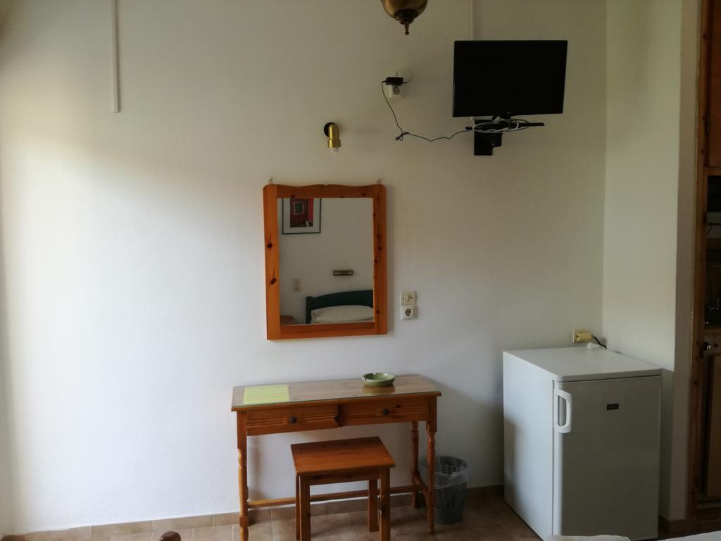 Pericles Studios Agia Marina  Dış mekan fotoğraf